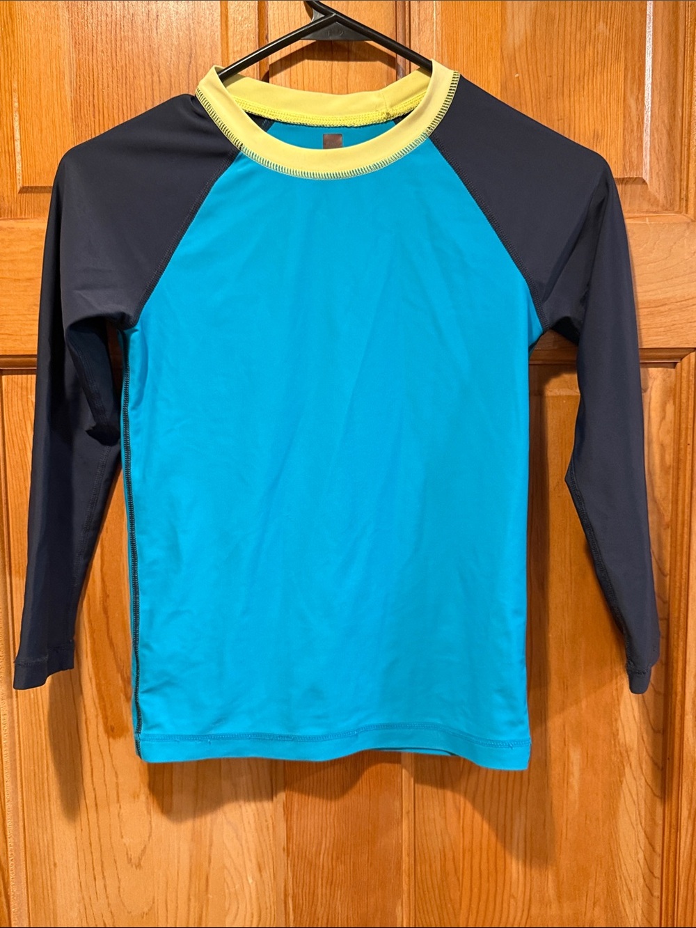 Tea rash guard multi color long sleeve top size 8 .